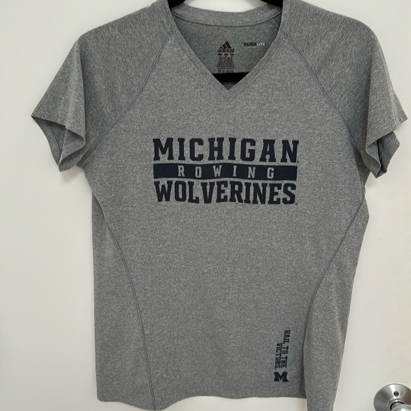 Adidas athletic shirt - Picture 1 of 2